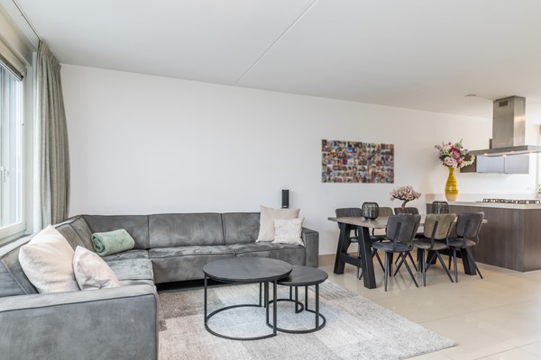 Foto - Te koop: In Landgraaf op een zeer kindvriendelijke locatie bevindt zich deze nette en moderne instapklare energiezuinige tussenwoning uit 2008
